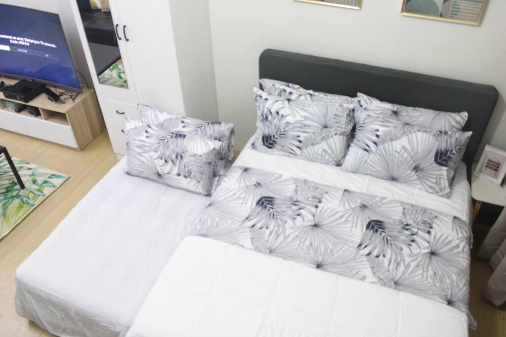 Huge A2J Executive Luxury 1Br Suite Near Abs Cbn, Gma Manila Exteriér fotografie